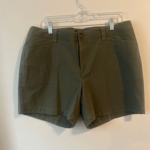 Dockers Khaki Green Cotton shorts, size 16 - Picture 1 of 4